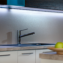 Perleťové obložení kuchyňské linky