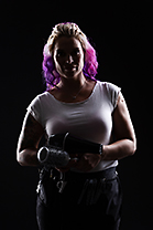 Portrét kadeřnice s fénem