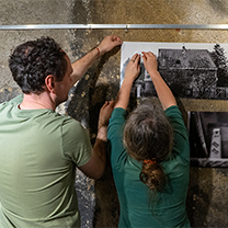 Instalace výstavy studentů