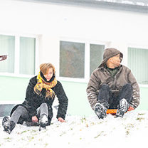 Ze života studentů, sáňování na fotomiskách