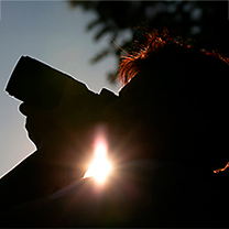 Záběr na frekventanty při fotografování hradu Frýdštejn